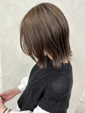 切りっぱなしボブ×ベージュカラー