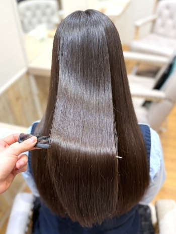 東林間の縮毛矯正｜艶とまとまりを楽しむストレートロング