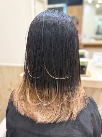 東林間のレイヤーカット×エンドカラー｜毛先の明るさで印象を変える